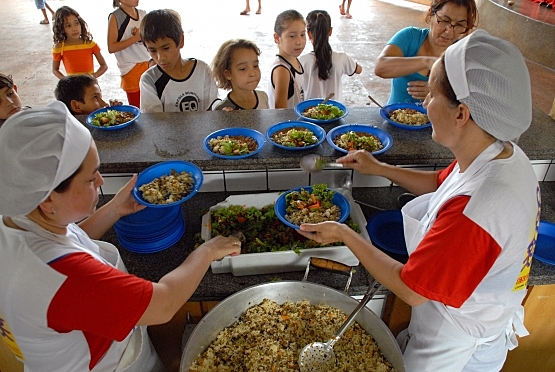 Alimentação escolar é principal refeição do dia para maioria dos estudantes da rede pública do Rio